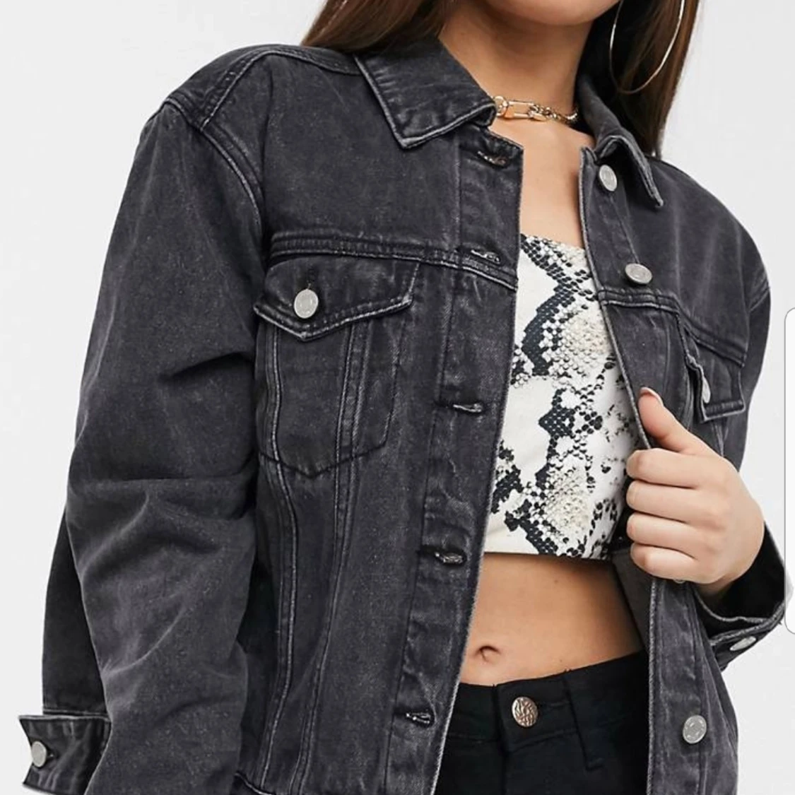 Petite- svart jeansjacka i oversize-modell