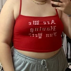 linne - säljer mitt sjukt snygga linne ”are we having fun yet?” som är använd fåtal gånger men texten har blivit lite missfärgad! 