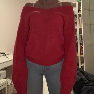 Stickad offshoulder tröja från Gina tricot  - Stickad offshoulder tröja från Gina tricot i storlek s. 