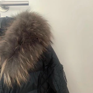 rock and blue jacka  - säljer min rock and blue jacka som är använd cirka en vinter, knappt de - storlek 36, fint skick utan några skador eller liknande 💕