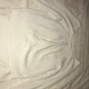 Stickad tröja - Säljer en hyfsat nu stickad tröja från Vila. Storlek S-M. Säljer pga att jag inte använder den längre. Originalpris 400kr säljer för 150kr