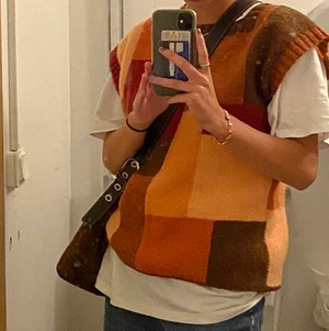 Väst - En mycket fin väst som jag köpt här på plick! Gjord av ylle. Buda i kommentarerna!! Avslutas på lördag 