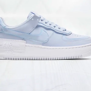 Nice air force sage low  - Intressekoll på mina Nike Air Force sage low i färgen baby blå, i stl 39. Svår att få tag i och Knappt använda. Börjar vid 1299kr 