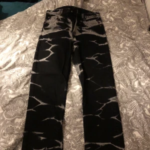 WEEKDAY JEANS - Säljer mina jeans i modellen voyage från weekday då dem aldrig kommit till användning. Nypris 600kr