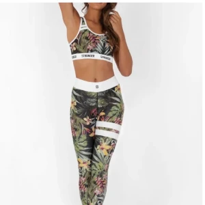 Stronger tights  - Säljer mina Stronger träningsbyxor i stl M, dem är använda men i bra skick! 