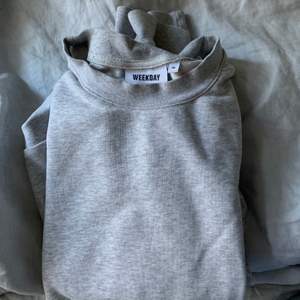 Fin, enkel sweatshirt från weekday:) Grå, i storlek m. 125+frakt! 