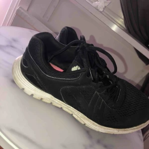  - Tränings/gymskor, superbekväma!