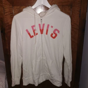  - Skitsnygg kofta från levis, stl M, 60 kr 