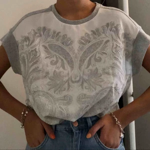  - T-shirt från Zara. 