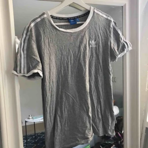  - Skön adidas tisha :)