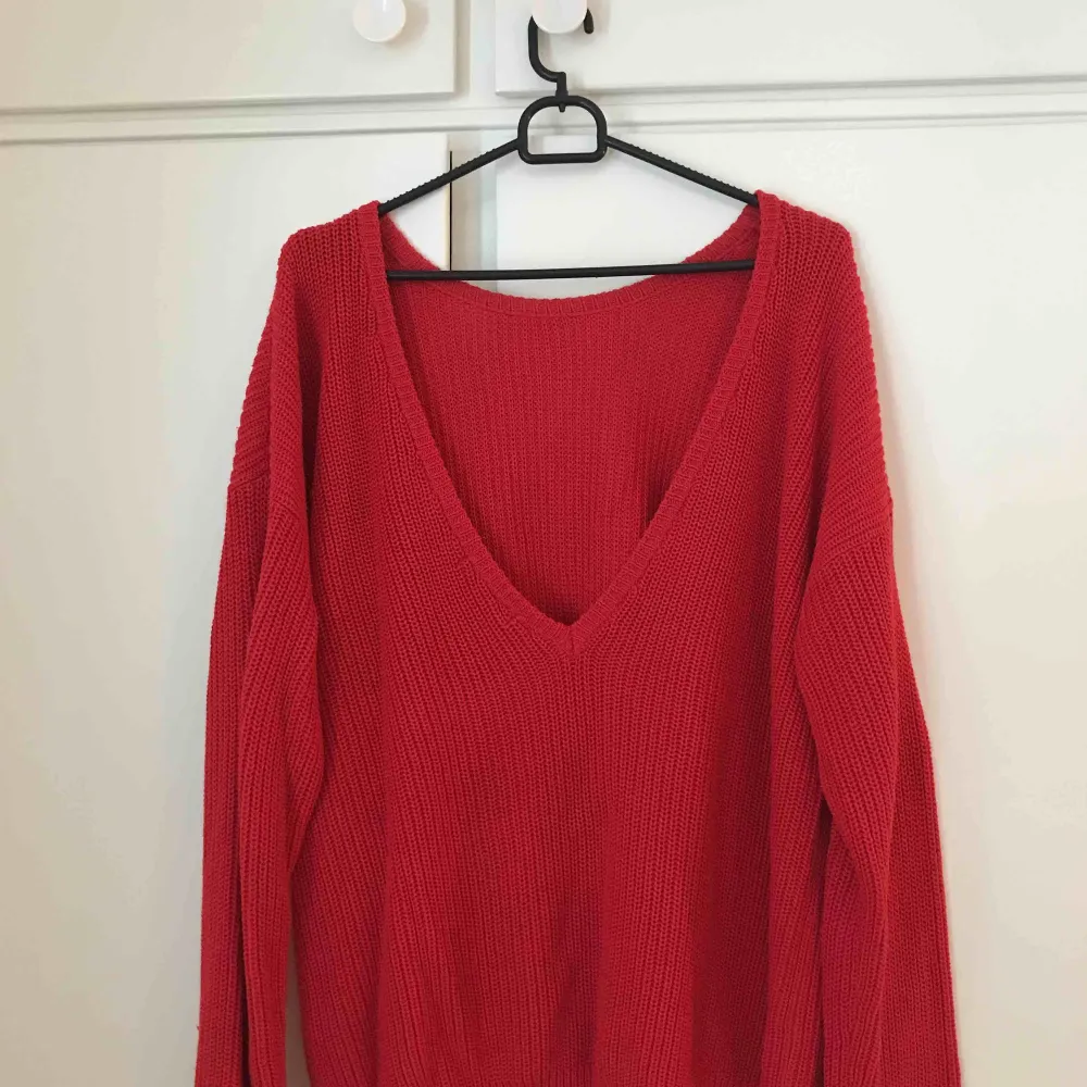 Röd stickad tröja från Na-kd.  Använd ett fåtal ggr . Tröjor & Koftor.