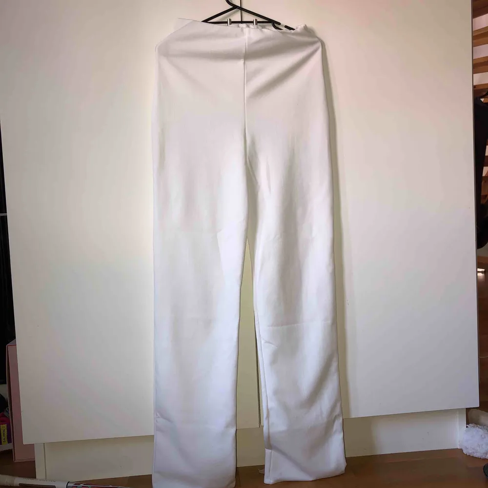 Jättefina & sköna kostym inspirerande byxor från nelly.com använda vid ett tillfälle. jättefina verkligen. Frakt tillkommer!. Jeans & Byxor.