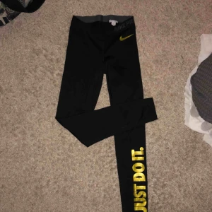  - Nike PRO Tränibgstights, strl XS men passar även S