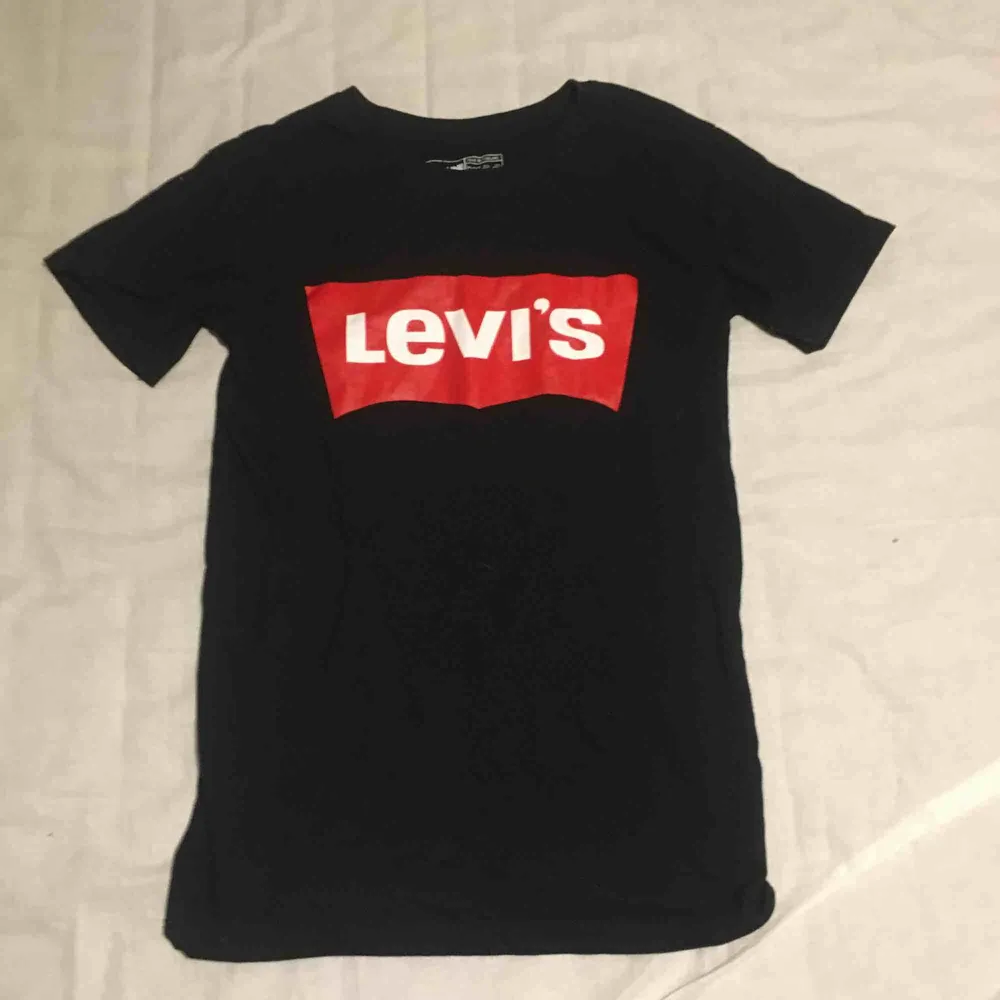 Fake Levis t-shirt . T-shirts.