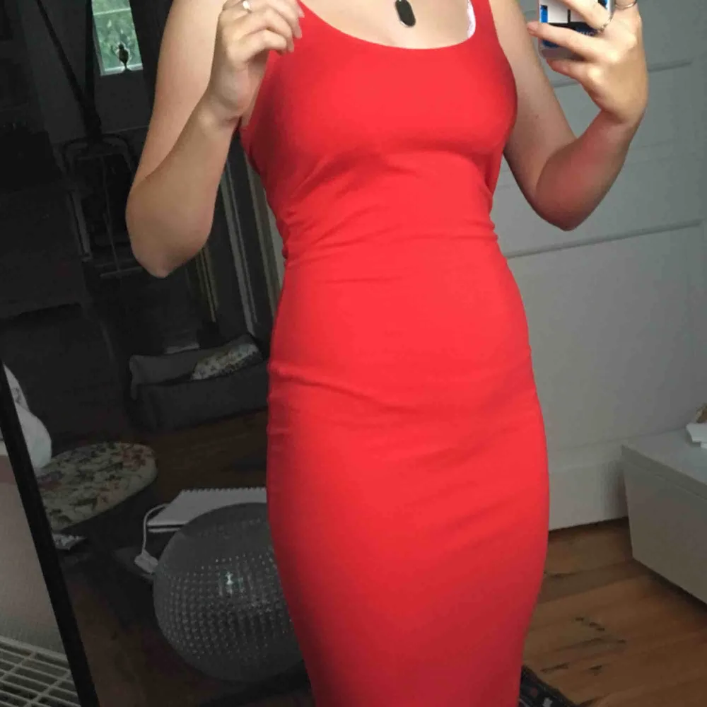 svinfin röd klänning!!💖. Klänningar.