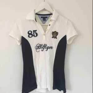 Tommy hilfiger - Använd endast ett få tal gånger, annars har den bott i garderoben. 