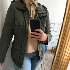  - Militärgrön jacka från h&m! 