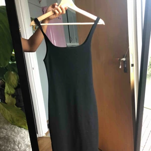  - Svart tight klänning