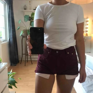  - Enkel snygg vit T-shirt🧡