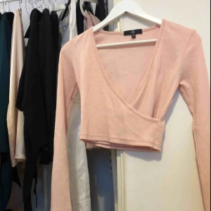  - Croptop i rosa