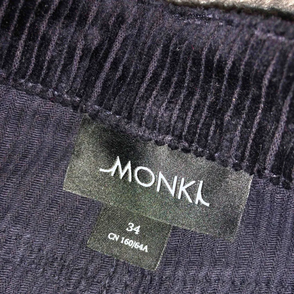 Det står XS men de är för stora för mig och jag är XS. Frakt: 54kr. Jeans & Byxor.