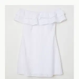 Säljer en vit klänning från hm som endast vart använd en gång, stl 32