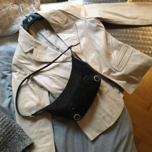  - Beige retro skinnjacka köpt på secondhand!  💕Fraktar eller möts upp i centrala Sthlm💕