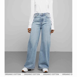  - Trendiga Ace jeans i färgen ”San Fran Blue” som är välanvända men fortfarande i bra skick! För korta på mig som är 184 cm💖