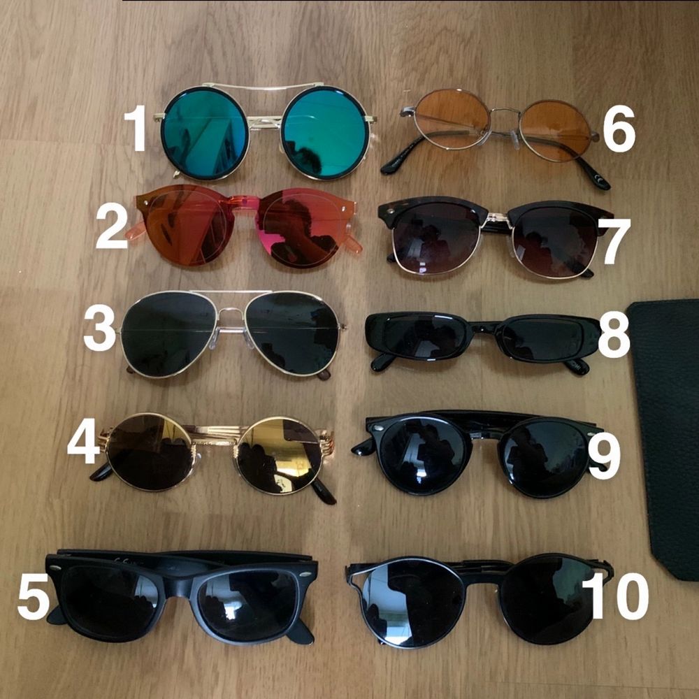 En massa solglasögon jag samlat på mig genom åren! Skicka vilket nummer du är intresserad av så berättar jag om de finns kvar! :) 30kr styckpris! . Accessoarer.
