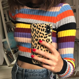 Striped Crop Top från Urban Outfitters 🥰 - Säljer den snygg färdig topp från Urban Outfitters!!🥰 Knappt använd, passar XS/S. Köpte den för 275SEK