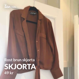  - Rost brun satin blus. Passar perfa till dig som är s-m