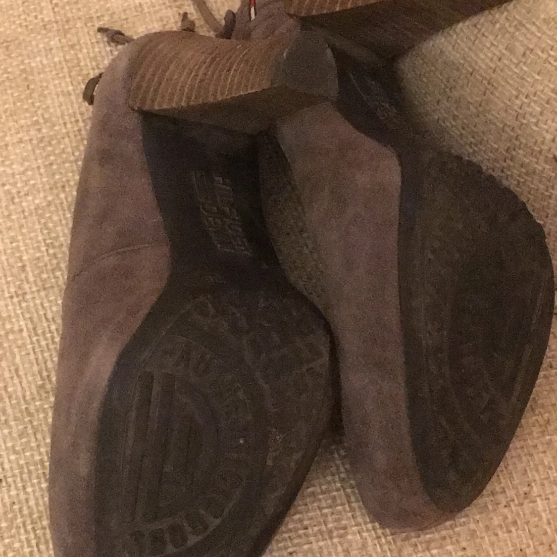 Högklackat i mocka - 91