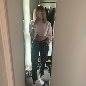 Rutiga byxor - Snygga byxor från h&m , lite för korta för mig som är 163💕 50kr + frakt