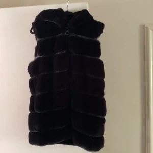 Fake pälsväst - En jättemjuk pälsväst!