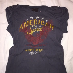 T-shirt från Tommy Hilfiger  - Skitcool t-shirt köpt i göteborg! 