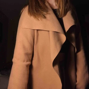  - Superfin kappa i fint skick som jag aldrig använt:) går ner till slutet av rumpan skulle jag vilja säga! Köpare står för frakt!!