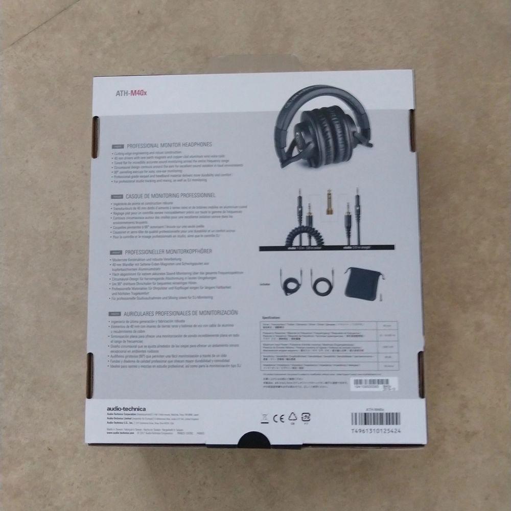 audio-technica ath-m40x. Oanvänd. Har inte packa upp i lådan.. Accessoarer.