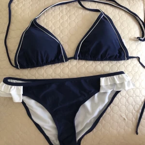 Daisy Grace Bikini - Helt nya bikinidelar från Daisy Grace, köpte tyvärr fel storlek💕 95 kr per bikinidel. Betalning via swish, kan även mötas upp i Stockholm. 