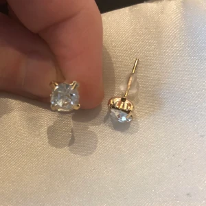 Örhänge - Oanvända örhängen. 