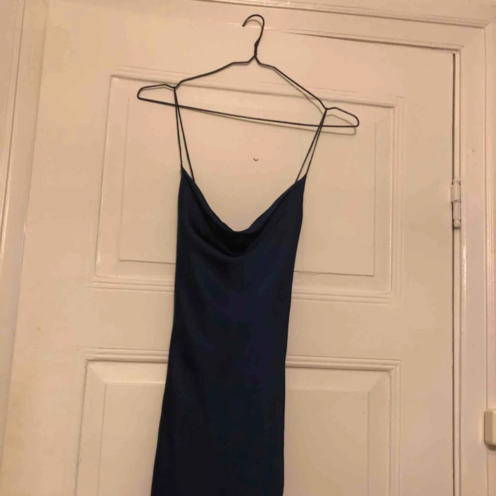 Finaste balklänningen från JarloLondon som aldrig är använd, lappar och allting finns kvar, den är endast provad. Säljer för att jag helt enkelt hittat en annan klänning att ha på mig 😇. Klänningar.