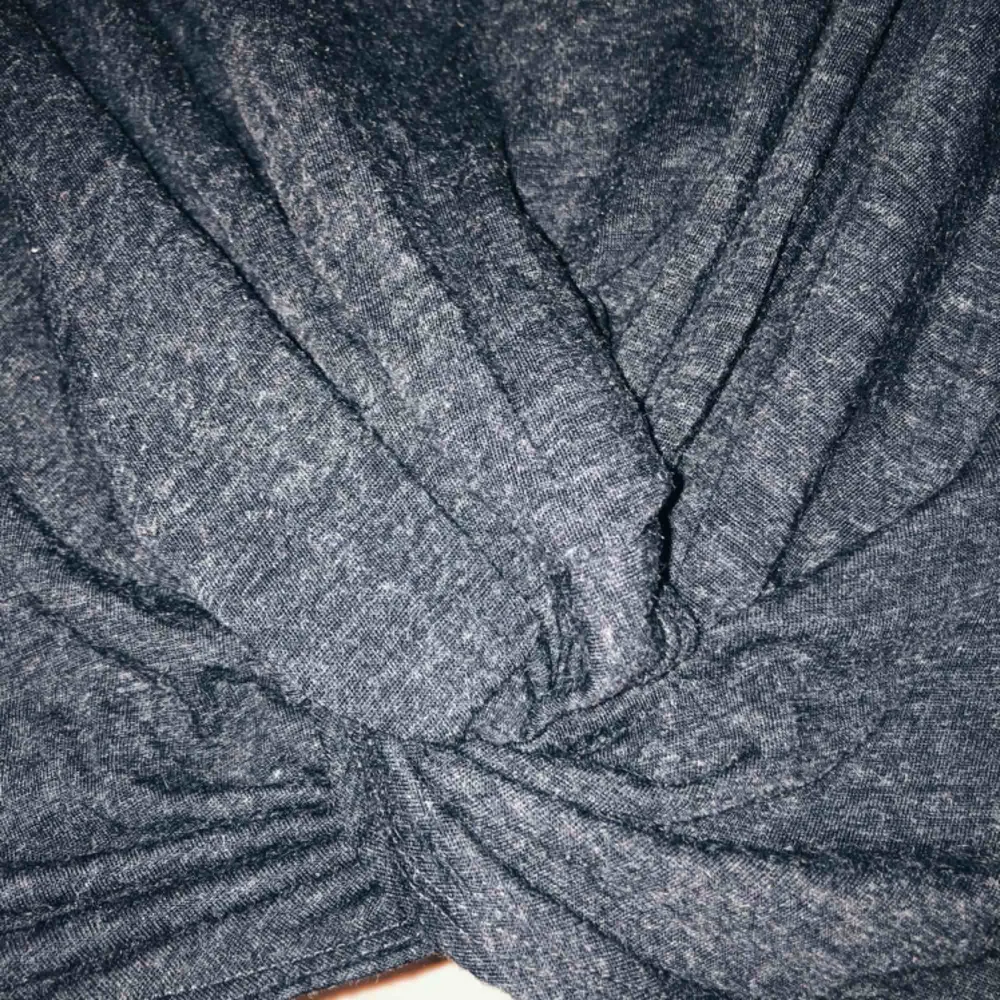 Suuuperfin magtröja men långa ärmar. En utav de absolut skönaste tröjorna, dock kommer den inte till användning för mig ): . Skjortor.