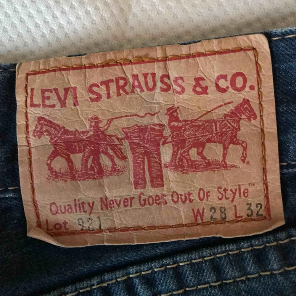Levi’s jeansshorts, passar till W 25/26! Plus frakt 💌. Shorts.