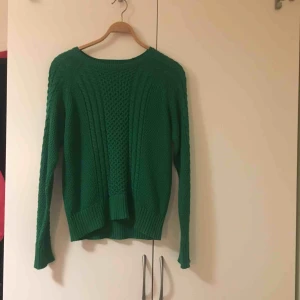  - Från Lindex ”Holly & White”, köpt secondhand. Storlek S men passar lätt en M. Fint skick!