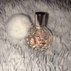 Ariana Grande parfym, ARI. 30 ml Ej använd!  150 + frakt 