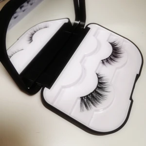  - Superlyxiga fakemink-fransar ✨ förpackningen på bilden ingår inte. 3 par kvar🌟