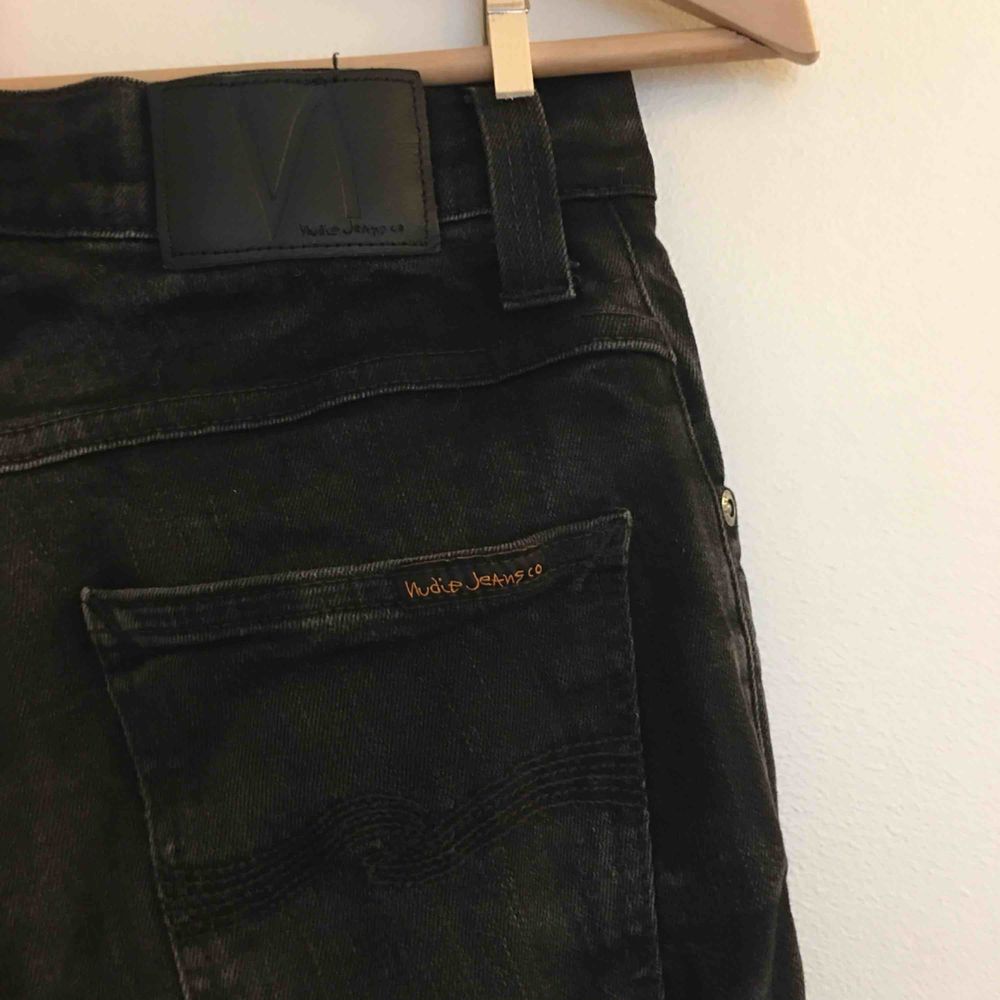 Svarta jeans från Nudie Jeans co i rak modell. Bekväma och snygga! Säljes pga för stora för mig. Jeans & Byxor.