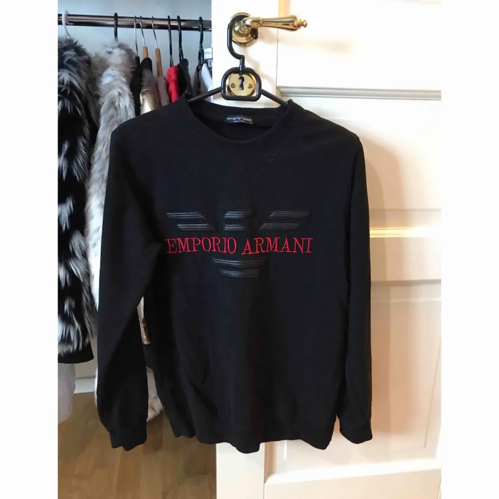 Armani (fake) tröja, använd ett få tal ggr 💥 köptes för 600:-. Tröjor & Koftor.