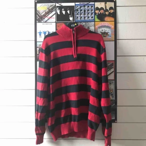  - Stickad polotröja med dragkedja, köpt på secondhand! 🥰 kan mötas upp i Gävle eller frakta