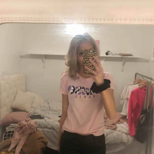  - S/xs Kenzo T-shirt Knappast använd Står ej för frakt💕