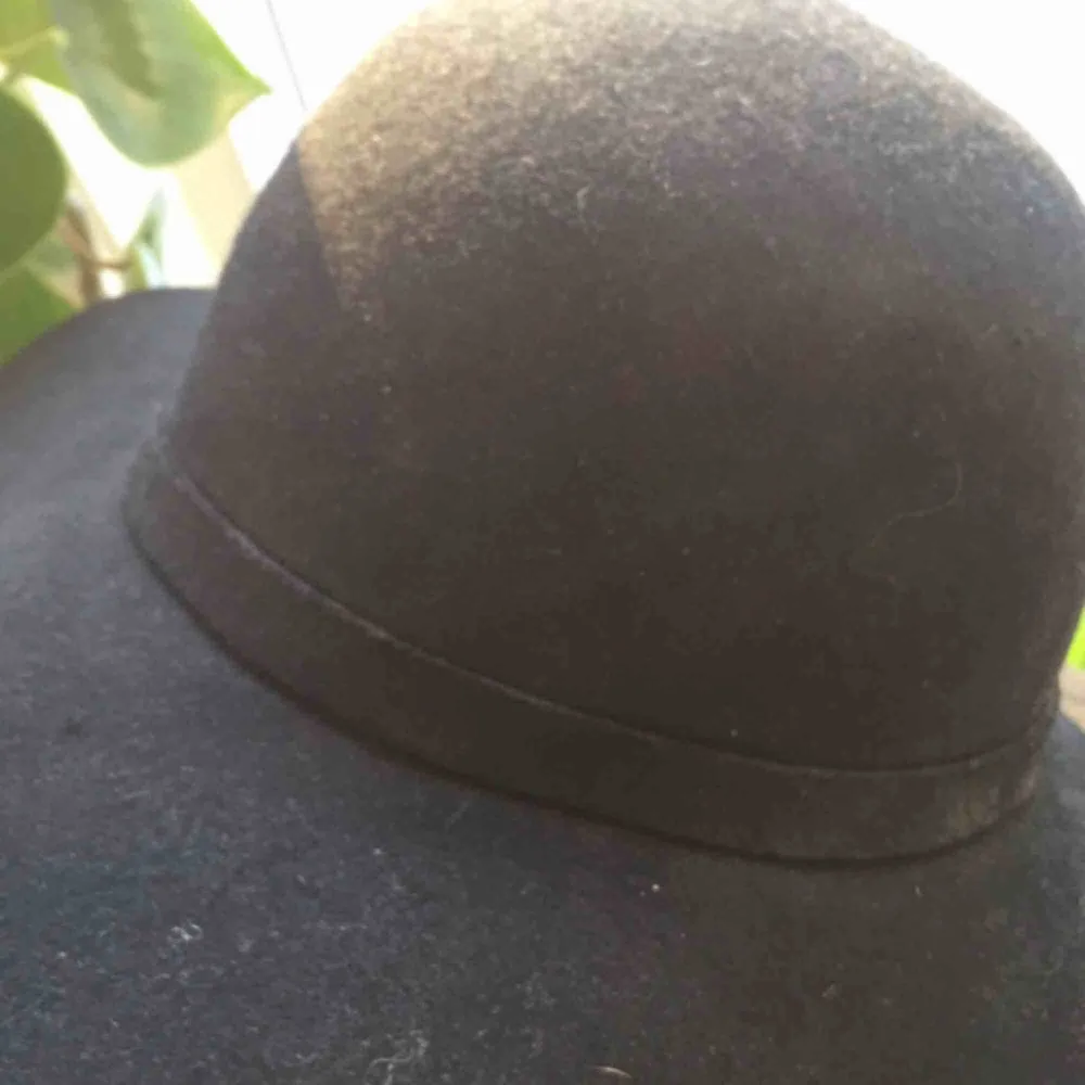 Sparsamt använd hatt från Indiska.  80kr + frakt. Betalas helst via swish.. Accessoarer.